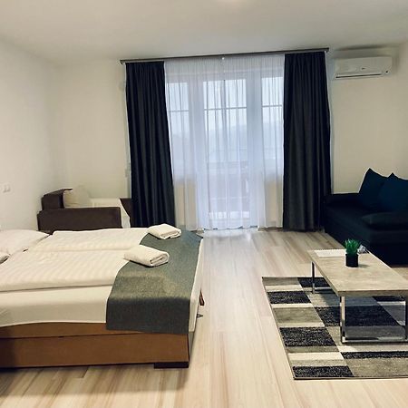 M&F Apartman เอ็กแกร์ซาโลก ภายนอก รูปภาพ