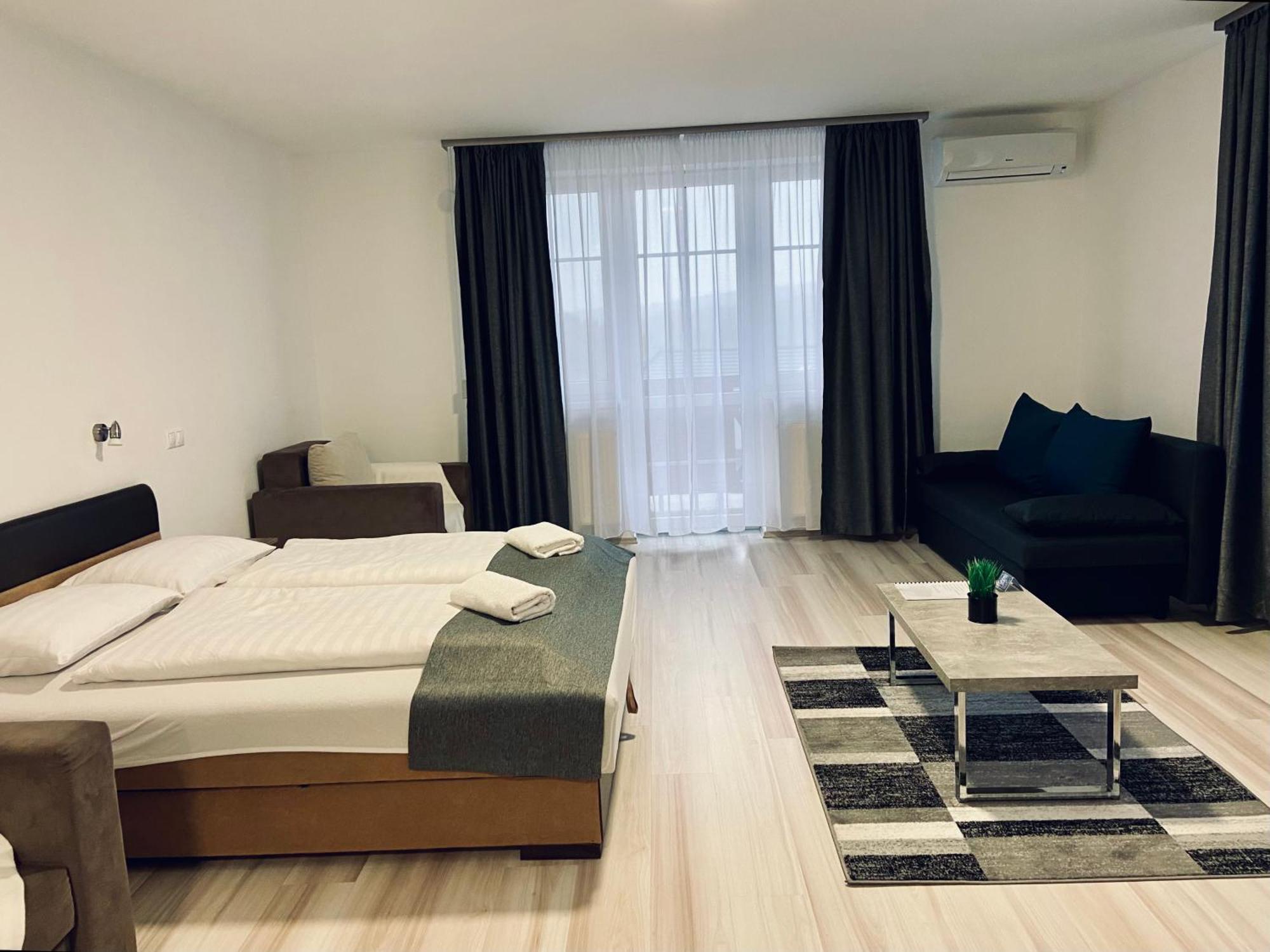 M&F Apartman เอ็กแกร์ซาโลก ภายนอก รูปภาพ