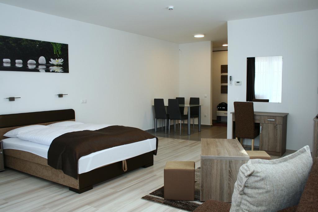 M&F Apartman เอ็กแกร์ซาโลก ภายนอก รูปภาพ
