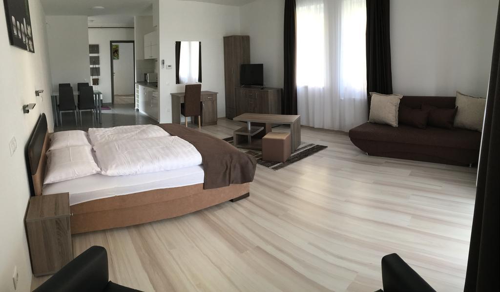 M&F Apartman เอ็กแกร์ซาโลก ภายนอก รูปภาพ