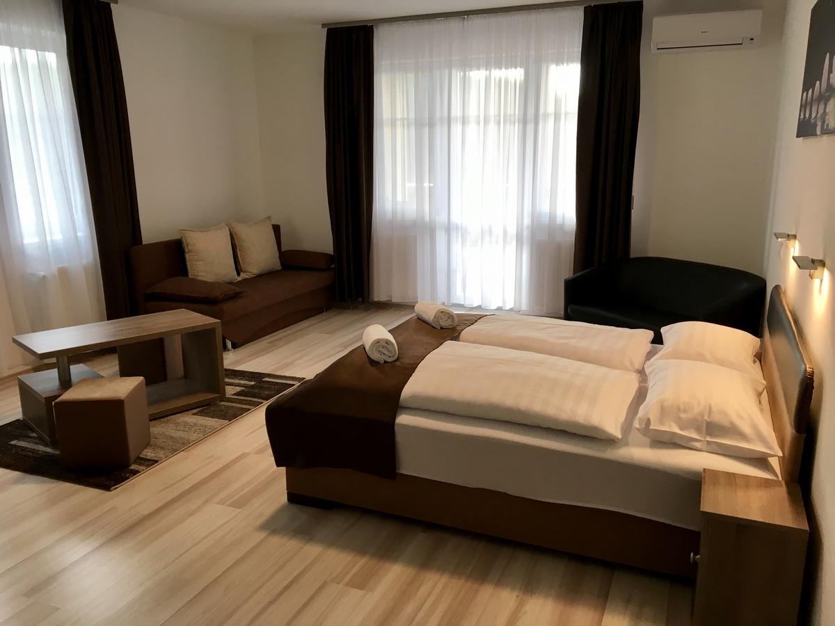 M&F Apartman เอ็กแกร์ซาโลก ภายนอก รูปภาพ